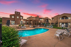 Sunny King-sized 1BD Condo near UofA and UMC w Pool, Parking - Low Summer Rates!